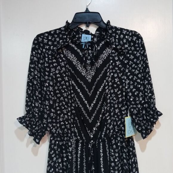 CeCe Ruffle Sleeve V-Neck Print Mix Dress - Picture 5 of 13